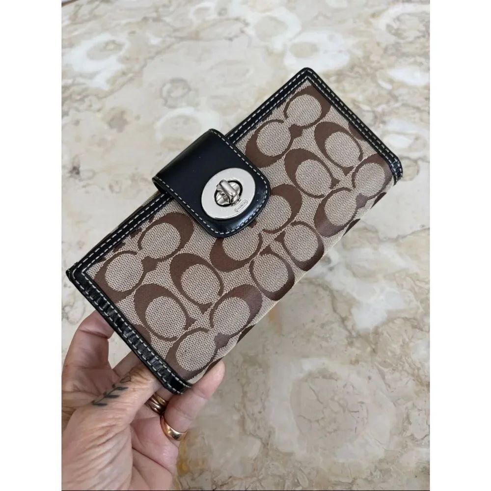 Coach Vintage Signatureâ"C" Turn Lock Tri-Color Brown Tan Black Wallet